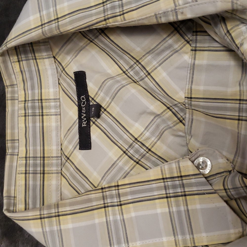 Patterned long sleeve rw and co shirt